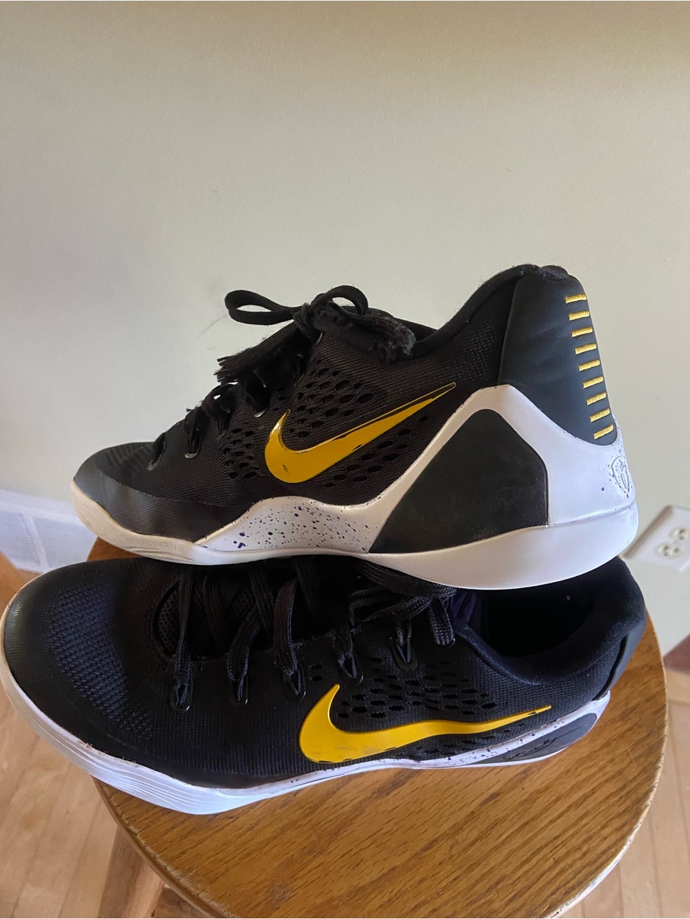 Nike Kobe Mentality Basketball Shoes Black Yellow White Men’s Size 9.5